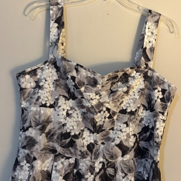 Talbots Black & White Floral Pleated Fit-and-Flare Dress – Size 12 - Picture 5 of 6